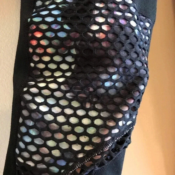 Fabletics Clover Capri Leggings Optical Floral XS - Picture 2 of 9